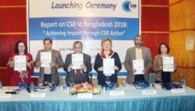 Chairman of the CSR Centre Board of Trustees and BEI Board Member Farooq Sobhan moderated the panel discussion on Monday, 12 November 2018, Dhaka